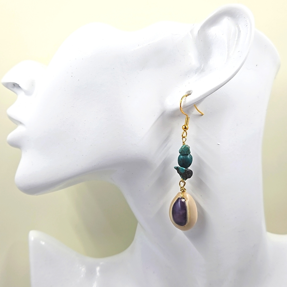 Handmade purple top cowrie shell with turquoise stones - Picture 1 of 3